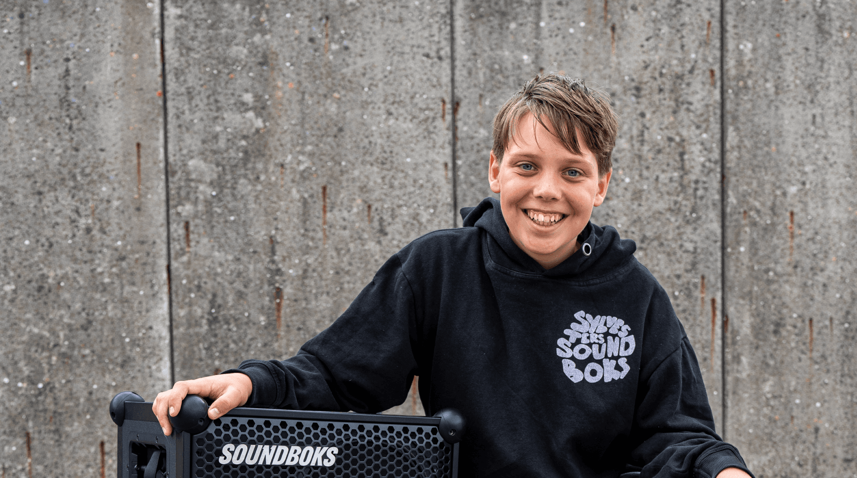 Sylvester med en Soundboks